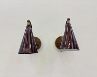 Par de arandelas de parede italianas artesanais de meados do século XX, em formato de cone, estilo Diabolo dos anos 1950, com luz ajustável.