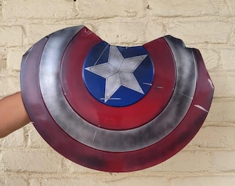 Bouclier brisé de Captain America – Réplique d'accessoire endommagé par la bataille | Avengers Endgame à collectionner
