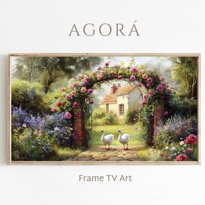 Könnte beinhalten: Gerahmter digitaler Kunstdruck mit einer malerischen Szene. Ein kleines Haus wird von einem Ziegelbogen mit rosa Rosen umrahmt. Zwei weiße Schwäne stehen auf einem Steinweg. Der Text "AGORÁ" und "Frame TV Art" sind sichtbar.