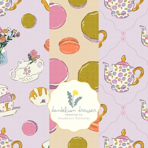 Può includere: Design a motivo continuo con teiere, macarons e composizioni floreali in una palette di colori pastello. Il design include il testo "dandelion drawer creative co. Seamless Patterns" in un logo circolare.