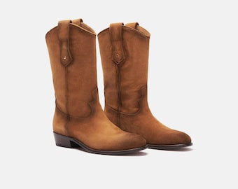 Handgefertigte Cowboystiefel aus braunem Wildleder für Herren| Western Lederstiefel | Vintage Rodeo Stiefel | Ziehen Sie die Stiefel an Rustikale Schuhe im Landhausstil