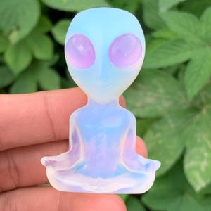 2.3&quot;+ Opal Stone Quartz Alien Skull,Crystal,Quartz,Alien Skull,Crystal Alien Specimen,Crystal Skull,Home Decoration,Pink Eye 1PC