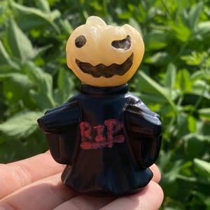 2.5&#39;&#39;+ Natural obsidian jack o&#39;lantern,Hand carved pumpkin lamp,Crystal jack o&#39;lantern skull,Home Decoration Gifts,healing 1pc