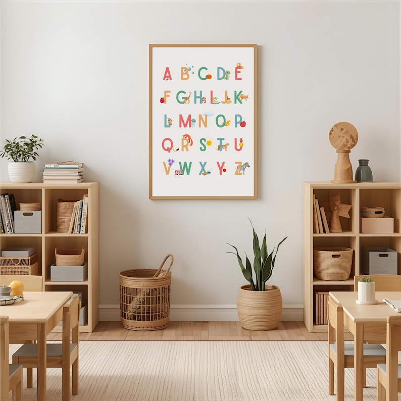 Abécédaire illustré en français – Affiche à imprimer ou envoi | Lettres + correspondances objets & animaux | Poster éducatif Montessori