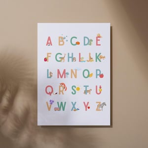Abécédaire illustré en français – Affiche à imprimer ou envoi | Lettres + correspondances objets & animaux | Poster éducatif Montessori