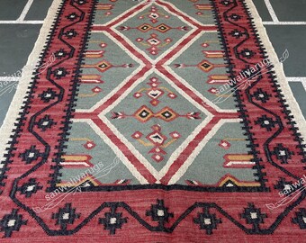 Handwoven Wool Jute Kilim Rug: Southwestern Medallion Design, Bold patterns, Warm vibes, Pure Kilim
