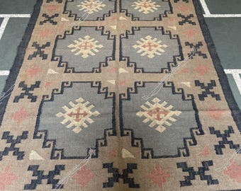 Handwoven Wool Jute Kilim Rug: Bohemian Flatweave Dhurrie