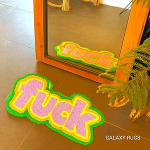 Alfombra con letras originales: hecha a mano con tipografía llamativa, suave y con mechones llamativos para dormitorio y sala de estar, un regalo decorativo moderno.