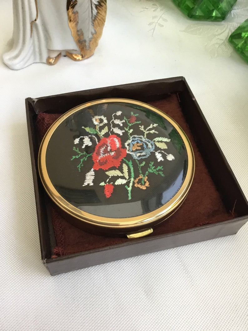 Vintage 1960\u2019s Powder Compact Embroidered Flowers