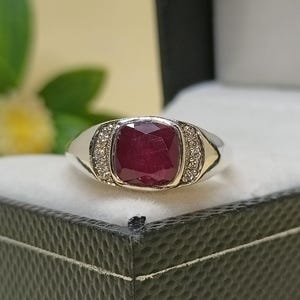 Herrring med naturlig rubin, 925 sterlingsilver, unik herrring, handgjord ring, födelsestensring, löftering, present till honom