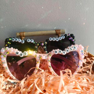 óculos de pérola personalizados, óculos personalizados para madrinhas, noivas, óculos de sol em formato de coração, óculos de sol para noivas, óculos de casamento, lembrancinhas para festas