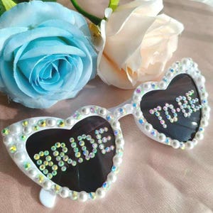 personalized pearl glasses, Heart-shaped sunglasses, bridesmaid glasses, bridal sunglasses, bridal sunglasses, wedding glasses, party favors