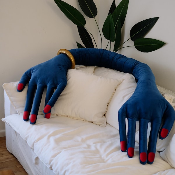Almohada grande azul con forma de mano, cojín de terciopelo hecho a mano, cojín decorativo único.