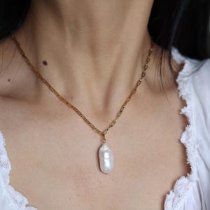 Baroque Pearl Necklace – Freshwater Pendant on 18K Gold Chain, Handmade Gift for Her