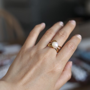 Adjustable Pearl Ring – Dainty Gold Wave Band, Handmade Freshwater Pearl Jewelry Gift for Her