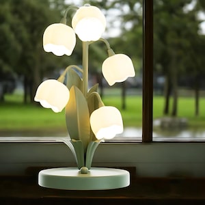Vintage Floral Lily Table Lamp with 5 Glass Flower Shades – Elegant Night Light for Bedroom or Living Room, Romantic Spring