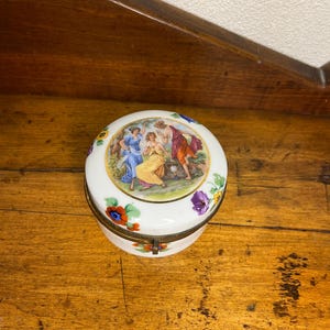 Handbemalte 1930er Jahre Victorian Powder Box | Vintage Eitelkeitsdose | Blumen Schmuckhalter | Antike Badezimmer Dekor | Sammlerstück