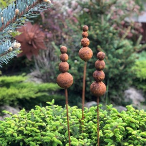 Rusty Flowers Set of 3, Garden Stakes, Garden Decor, Metal Garden Decor, Outdoor Metal Ornaments, Rusty Metal Garden Sculpture, Yard Art