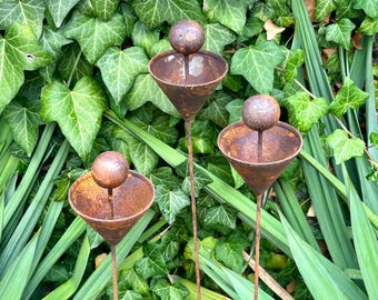 Rustikale Metall-Gartenstäbe Set aus 3, Rostige Gartendeko