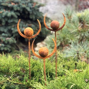 Rusty Finials Garden Stakes – Set of 3 Metal Sculptures, Rustic Yard Art, Outdoor Garden Decor