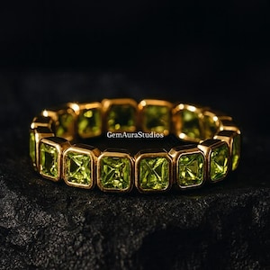 14 carats taille princesse péridot pleine éternité or cadeau de nouvel an, alliance péridot, bague de naissance août empilage bande de proposition pour la Saint-Valentin
