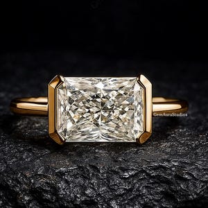 Bague en moissanite taille radiant 2 carats, demi-lunette horizontale sertie, bague de fiançailles solitaire en argent 925 diamant argent simulant un cadeau de promesse,