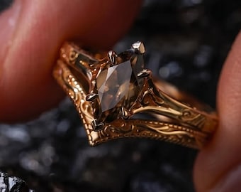 Vintage verlovingsringenset met marquisekleurige rookkwarts, 14k roségouden gotische art nouveau trouwring, unieke bruidssieraden met donkere edelstenen.