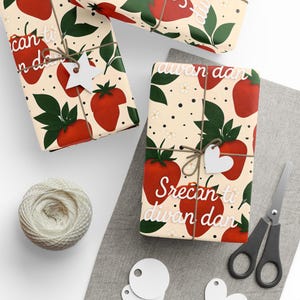 Carta da regalo con stampa di fragole - Testo serbo, fogli per carta da regalo, confezioni regalo uniche, carta da regalo per le feste, articoli per il fai da te