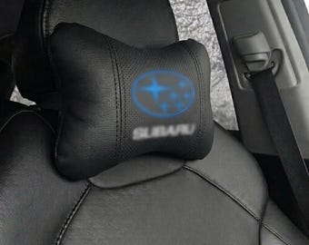 Set completo di cuscini poggiatesta e imbottiture per cinture di sicurezza per auto, con logo ricamato e personalizzabili, compatibile con Forester, Outback ecc.