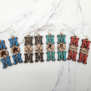 Fichier de boucles d'oreilles pendantes hockey pour maman, fichier laser numérique, svg, fichier coupé Glowforge, maman gardien de but, boucles d'oreilles rondelle de hockey