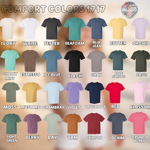 Może przedstawiać: Kolekcja koszulek Comfort Colors 1717 w r&oacute;żnych kolorach, w tym kość słoniowa, biały, pieprz, morska piana, niebieskie dżinsy, masło, orchidea, kredowa mięta, espresso, lodowy błękit, czarny, szary, niebieska świerk, szałwia, mech, musztarda, chambray, fioletowy, granatowy, czerwony, kwiat, jasnozielony, jagoda, zatoka, pochrzyn, karmazynowy, dżins i chrupiąca jagoda.