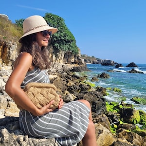 Pochette Entrelac fatta a mano in rafia di carta – Borsa in maglia ecologica per gite estive, eventi in spiaggia o serate eleganti
