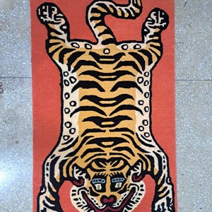 Handmade Tibetan Tiger Wool Rug: Boho Living Room Carpet (5x7 ft