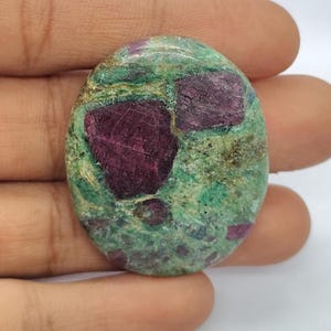 Gema de rubi fuchsite natural, gema polida, pedra para fabricação de joias (100 ct)