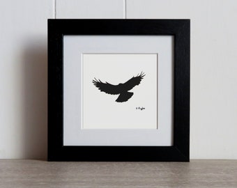 Desenho a carvão de gralha: arte de pássaro gótico com moldura preta (6")