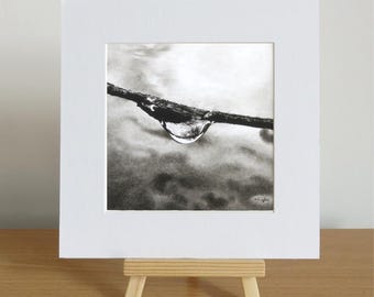 Miniatura de edição limitada assinada por Whitley Bay, reproduzida a partir de um desenho original a carvão.