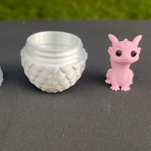 Dragon Egg with Baby Dragon | Fantasy Decor | 3D Printed Mythical Creature Gift
