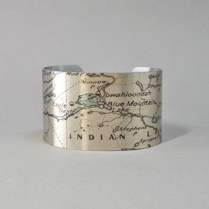 Blue Mountain Lake Adirondacks New York Karte Manschette Armband Raquette See Camping Wandern Bootfahren Geschenk für Männer oder Frauen