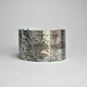 Bracelet manchette avec carte de Grenade, Espagne, cadeau unique pour homme ou femme