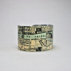 Bracelet manchette vintage avec carte de Paris, France, cadeau de destination de voyage unique pour femme ou homme
