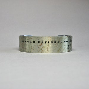 Pisgah National Forest North Carolina Karte Manschette Armband Einzigartiges Geschenk für Männer oder Frauen