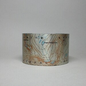 White River National Forest Map Colorado Manschette Armband Einzigartiges Wandern Camping Backpacking Geschenk für Männer oder Frauen