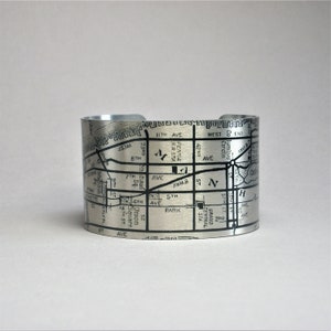 Bracelet manchette avec carte de New York, New York, Manhattan, cadeau de voyage unique pour homme ou femme