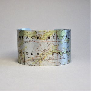 Black Hills National Forest South Dakota Karte Manschette Armband Einzigartiges Geschenk für Männer oder Frauen