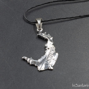 Collier avec pendentif carte de Santorin, souvenir grec de l'île de Santorin en argent sterling, cadeau voyageur du monde, patrimoine de la Grèce, bijoux grecs