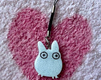 Pingente de celular Totoro Chibi Brilhante em Resina, Pintado à Mão