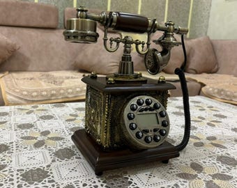 Teléfono de disco antiguo dorado y de madera – Decoración de teléfono fijo antiguo