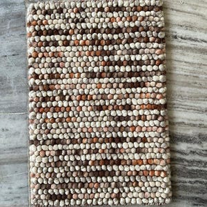 Handwoven Chunky Wool Dhurrie Rug: Grey & Red Flatweave
