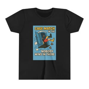 ユースTシャツ、ポータブルトイレでのケージマッチ漫画レスリングTシャツ（子供とWWEファン向け）、面白いトイレユーモアシャツ、学校の誕生日プレゼント、WWE
