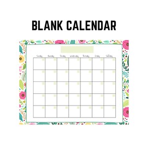 Può includere: Un calendario vuoto con un bordo floreale con rose rosa, fiori gialli e foglie verdi. La griglia del calendario è bianca con caselle verde chiaro per ogni giorno. Le parole "BLANK CALENDAR" sono stampate in grassetto nero in alto.
